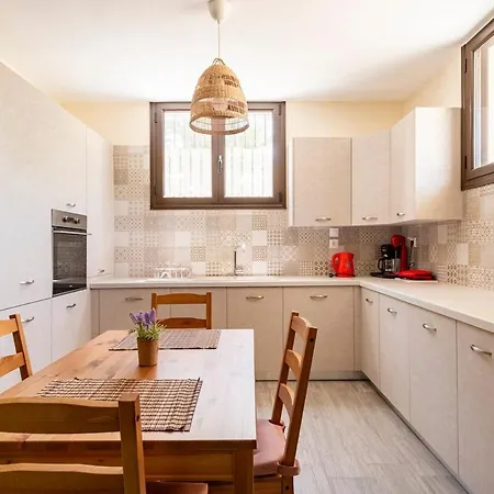 Emi's House Апартаменты