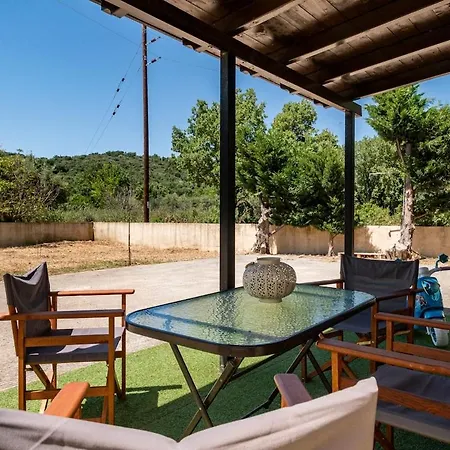 Emi's House Daire Karioupolis