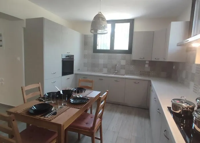 Emi's House דירה